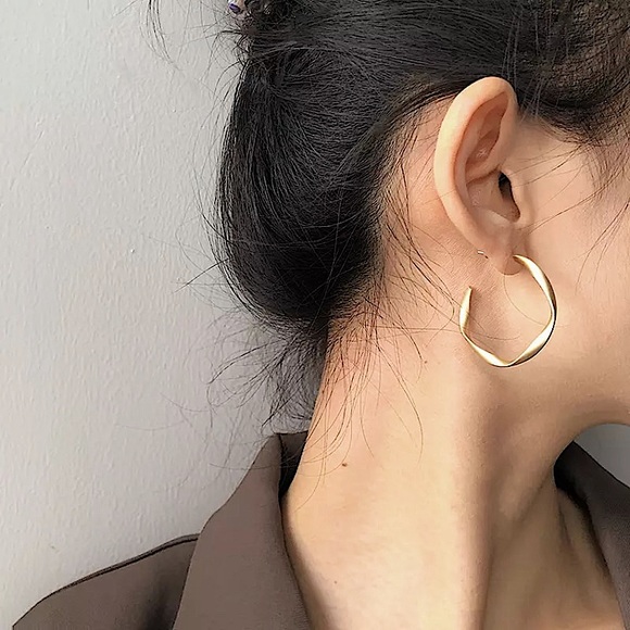 ⚜️[𝟯/$𝟭𝟴]⚜️Big Gold 925 Post Hoop Earrings NEW - Picture 4 of 8